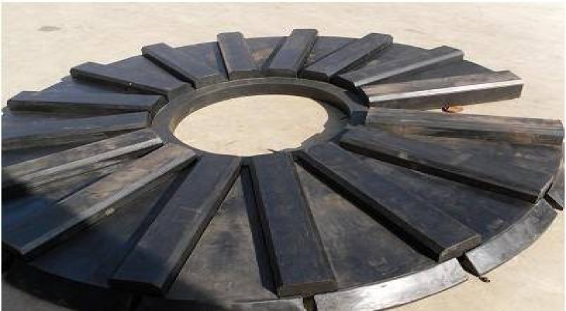 橡膠襯板硫化提升的性能使得球磨機橡膠襯板在設(shè)備工作中的表現(xiàn)突出